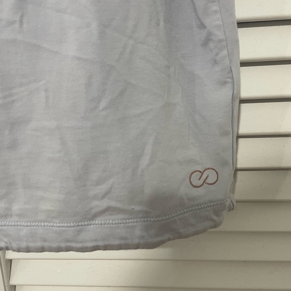 Calia by Carrie Underwood light T-shirt - Picture 3 of 6